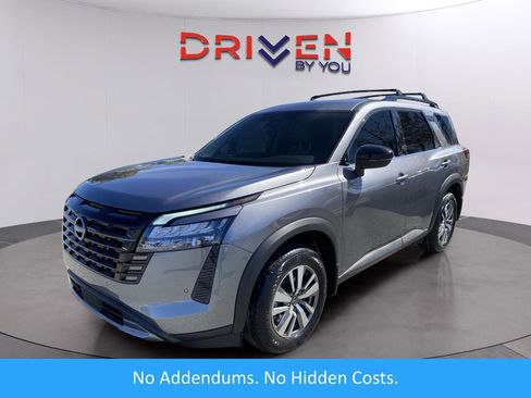 New 2026 Nissan Pathfinder SL image 1