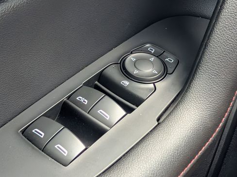 Used 2025 Chevrolet Blazer RS image 26