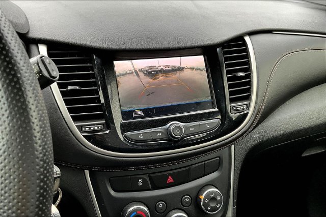 Used 2018 Chevrolet Trax LS FWD image 12