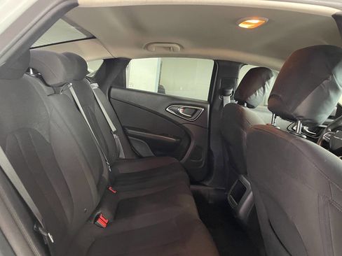 Used 2015 Chrysler 200 Limited image 22