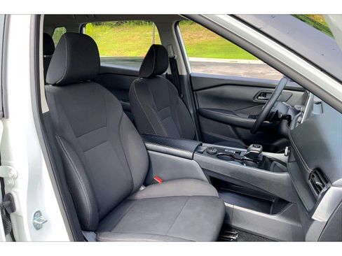Used 2024 Nissan Rogue S AWD/4WD image 7