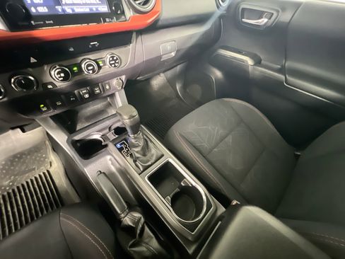 Used 2018 Toyota Tacoma TRD Sport w/ Technology Package AWD/4WD image 26