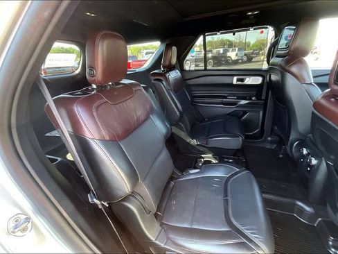Used 2020 Ford Explorer Platinum w/ Premium Technology Package AWD/4WD image 29