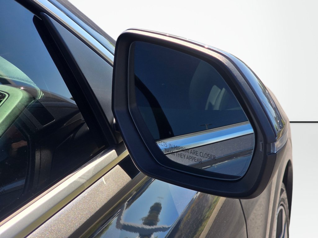 Used 2020 Audi Q8 Prestige AWD/4WD image 30