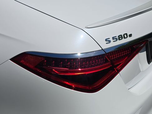Certified 2025 Mercedes-Benz S 580e 4MATIC Sedan image 32