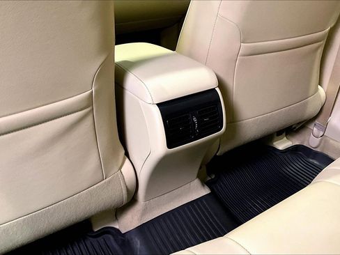 Used 2016 Toyota Camry XLE w/ Moonroof Package image 10