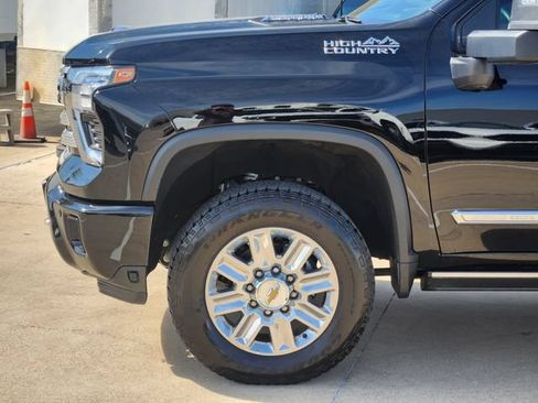 Used 2025 Chevrolet Silverado 2500 High Country w/ Technology Package AWD/4WD image 15