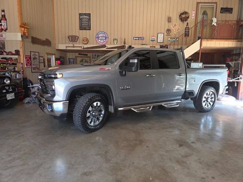 Used 2024 Chevrolet Silverado 2500 LT w/ Texas Edition AWD/4WD image 1