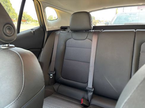 Used 2025 Chevrolet Trax LT FWD image 37