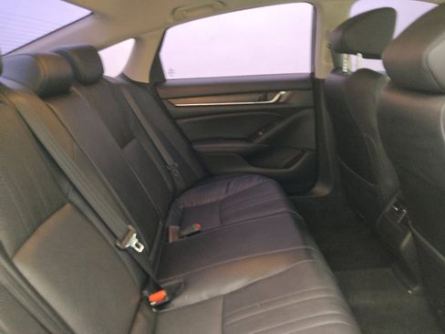 Used 2018 Honda Accord Touring image 19