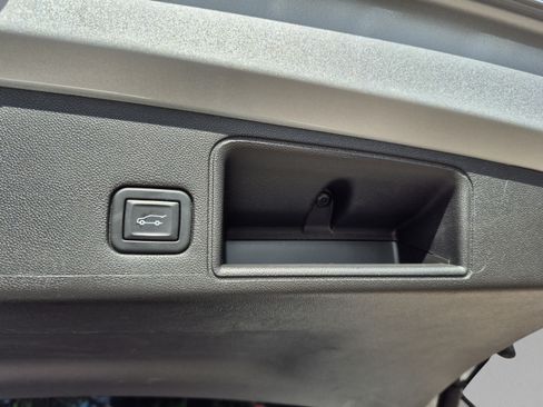 Used 2021 GMC Terrain SLT w/ Infotainment Package II FWD image 10