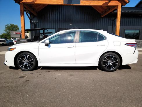 Used 2020 Toyota Camry SE FWD image 20