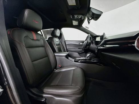 Used 2025 Chevrolet Trax RS w/ Sunroof Package FWD image 28