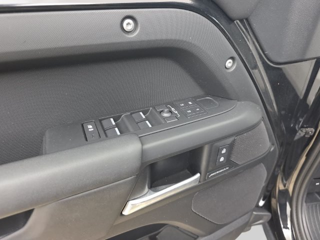 Used 2025 Land Rover Defender 110 S AWD/4WD image 27