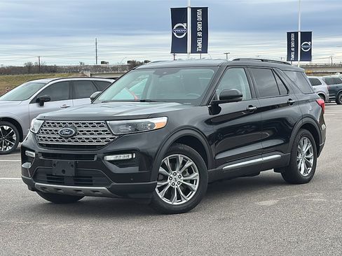 Used 2022 Ford Explorer Limited w/ Equipment Group 301A image 2