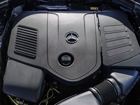 Used 2024 Mercedes-Benz GLC 300 4MATIC image 25