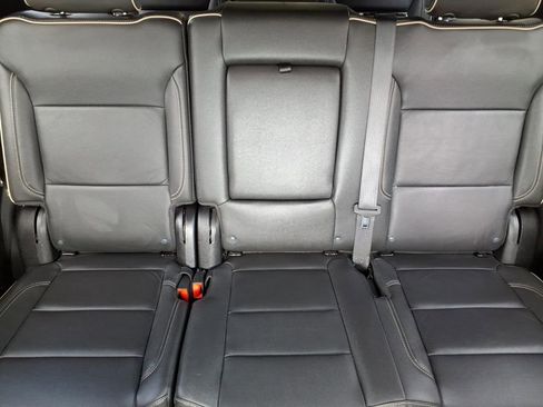 Used 2024 GMC Yukon SLT RWD image 17
