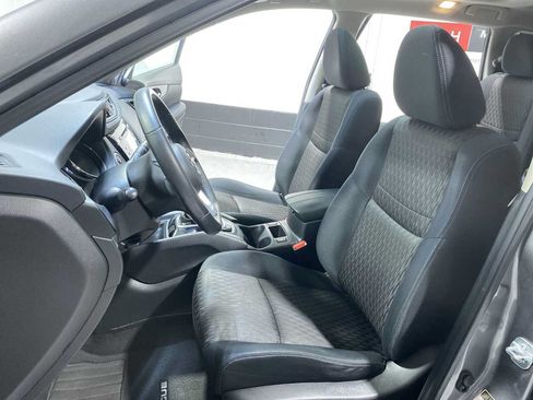 Used 2017 Nissan Rogue SV AWD/4WD image 11