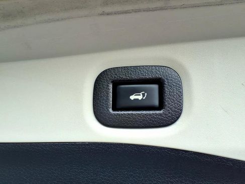Used 2019 Nissan Rogue SV w/ Premium Package AWD/4WD image 6