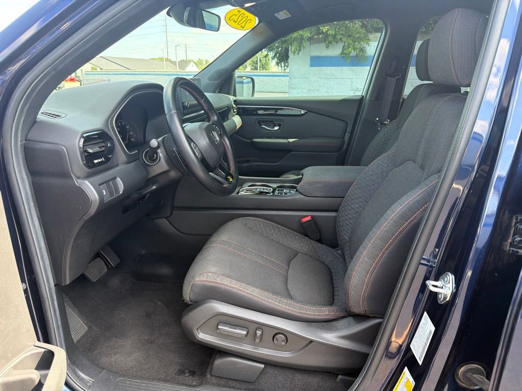 Certified 2025 Honda Pilot Sport image 16