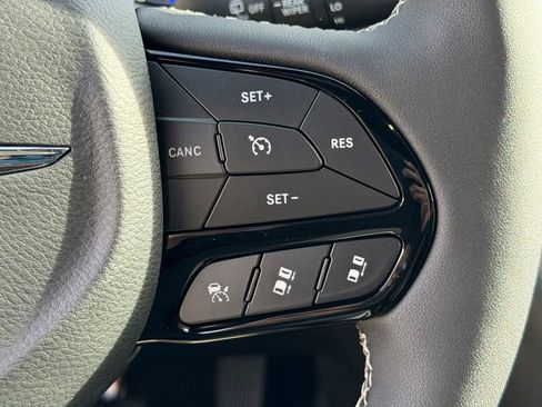 New 2026 Chrysler Pacifica Select w/ S Appearance Package FWD image 18