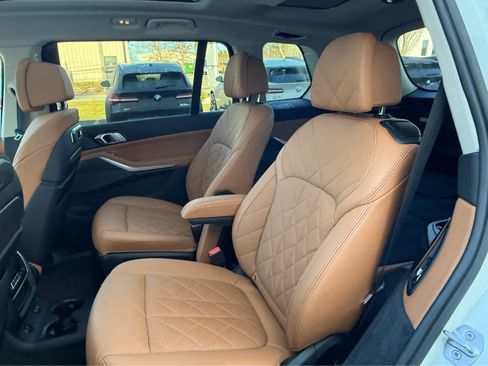 Used 2023 BMW X7 xDrive40i w/ Premium Package AWD/4WD image 15