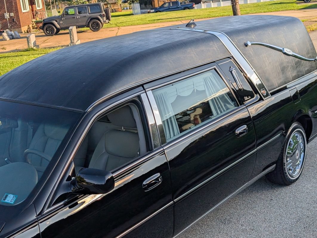 Used 2009 Cadillac DTS Hearse FWD image 31