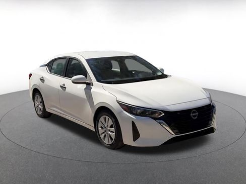 Used 2025 Nissan Sentra S image 3