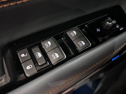 Used 2024 Jeep Grand Wagoneer Series III AWD/4WD image 6