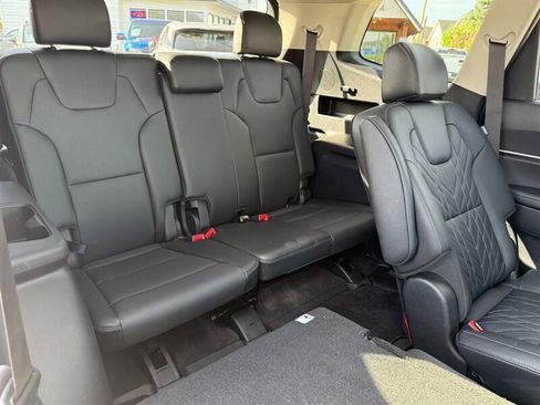 Used 2025 Kia Telluride SX w/ SX Captain's Chair Package FWD image 19