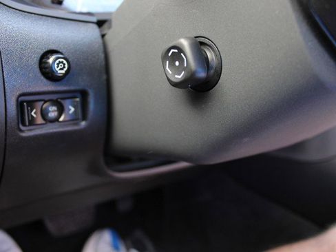 Used 2011 Lexus IS 350C w/ Luxury Pkg image 26