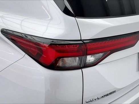 Used 2024 Mitsubishi Outlander SE AWD/4WD image 30