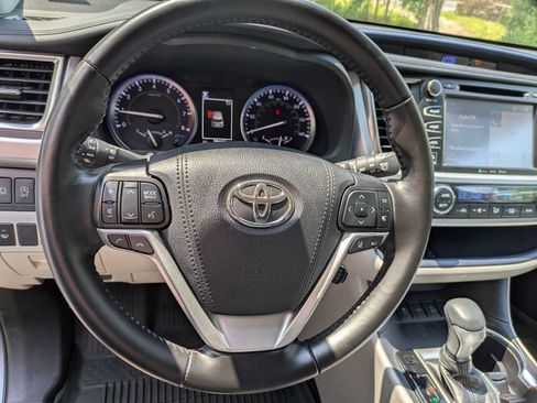Used 2019 Toyota Highlander Limited AWD/4WD image 9