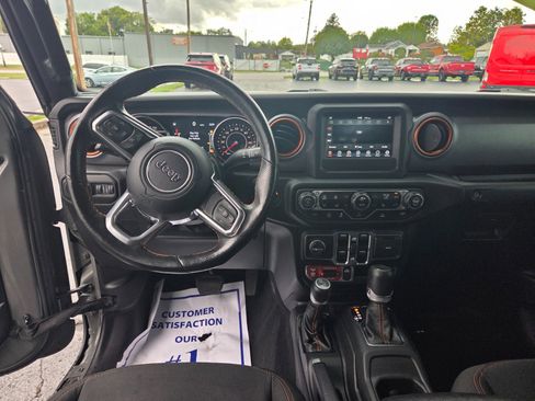 Used 2021 Jeep Gladiator Mojave w/ Cold Weather Group image 12
