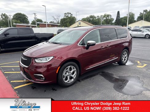 Used 2023 Chrysler Pacifica Limited FWD image 1
