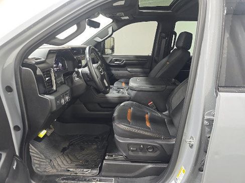 Used 2025 GMC Sierra 2500 AT4 w/ Technology Package AWD/4WD image 7