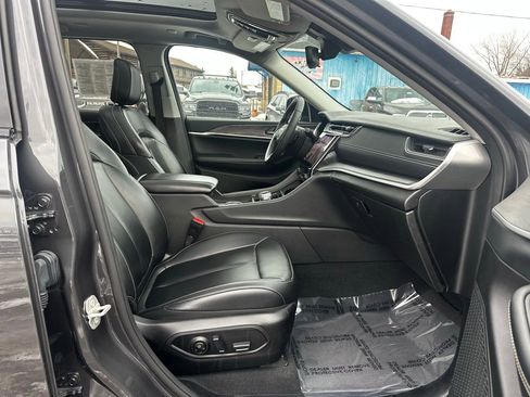 Used 2023 Jeep Grand Cherokee Limited image 22