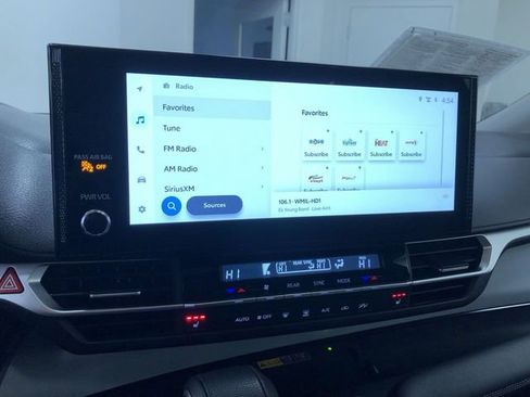 Certified 2025 Toyota Sienna XLE image 29