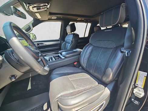 Used 2023 Jeep Grand Wagoneer Series III AWD/4WD image 15