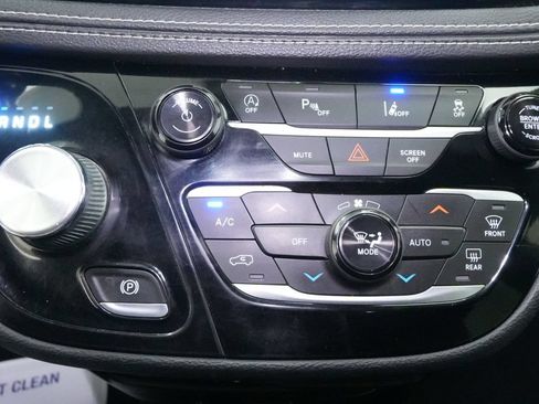 Used 2021 Chrysler Pacifica Touring-L w/ Uconnect Theater Family Group AWD/4WD image 38