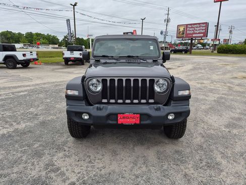 Used 2022 Jeep Wrangler Sport AWD/4WD image 8