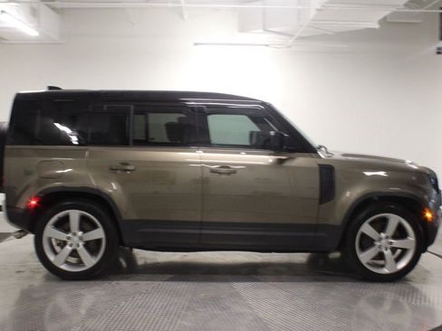 Used 2024 Land Rover Defender 110 SE AWD/4WD image 8