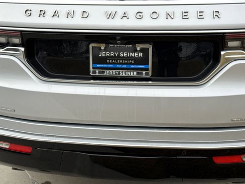 Used 2022 Jeep Grand Wagoneer Series III w/ Rear Seat Video Group 1 image 13