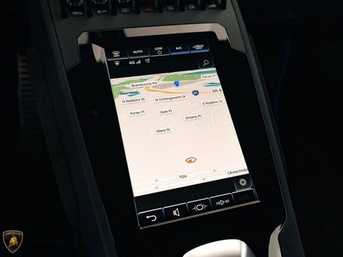 Used 2021 Lamborghini Huracan EVO image 16