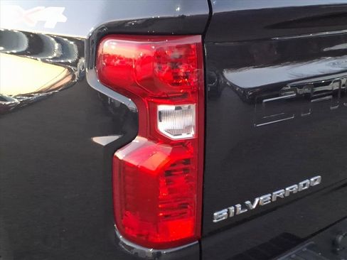 Used 2024 Chevrolet Silverado 1500 LT image 9