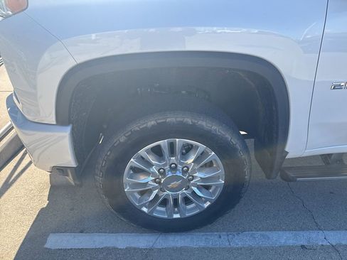 Used 2022 Chevrolet Silverado 2500 High Country w/ Safety Package II image 6