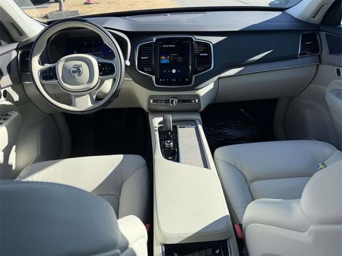 Used 2024 Volvo XC90 B5 Plus image 2