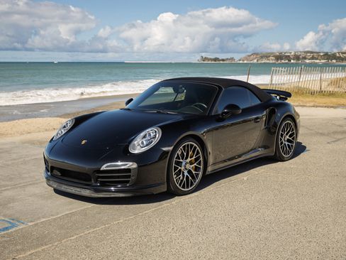 Used 2015 Porsche 911 Turbo S image 9