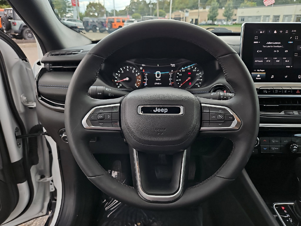Used 2025 Jeep Compass Latitude w/ Convenience Group AWD/4WD image 20