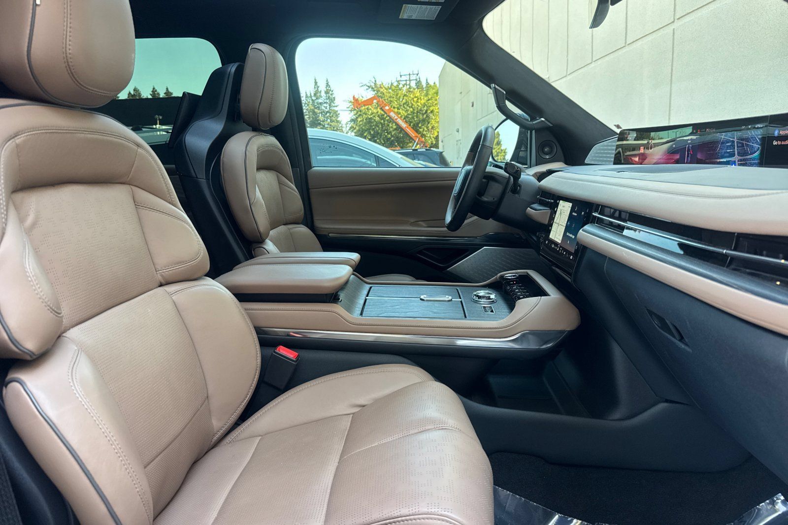 Used 2025 Lincoln Navigator Black Label AWD/4WD image 16